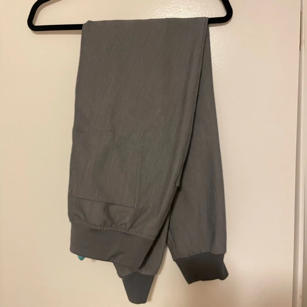 FIGS High-Waist Zamora Jogger Scrubs (Long) - Picture 7 of 7